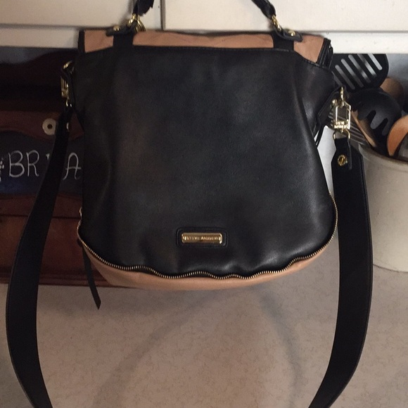 Steve Madden super versatile large crossbody! - Picture 3 of 8